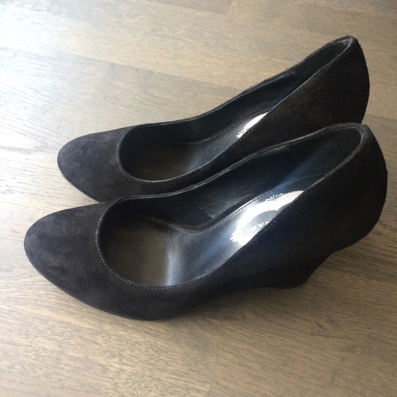 Elie Tahari | Black suede wedge heels - Picture 3 of 7